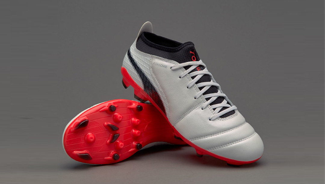 鹿晗踢球水平,鹿晗踢足球穿的球鞋