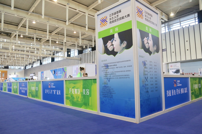 与国际接轨的美容化妆比赛是啥样的？