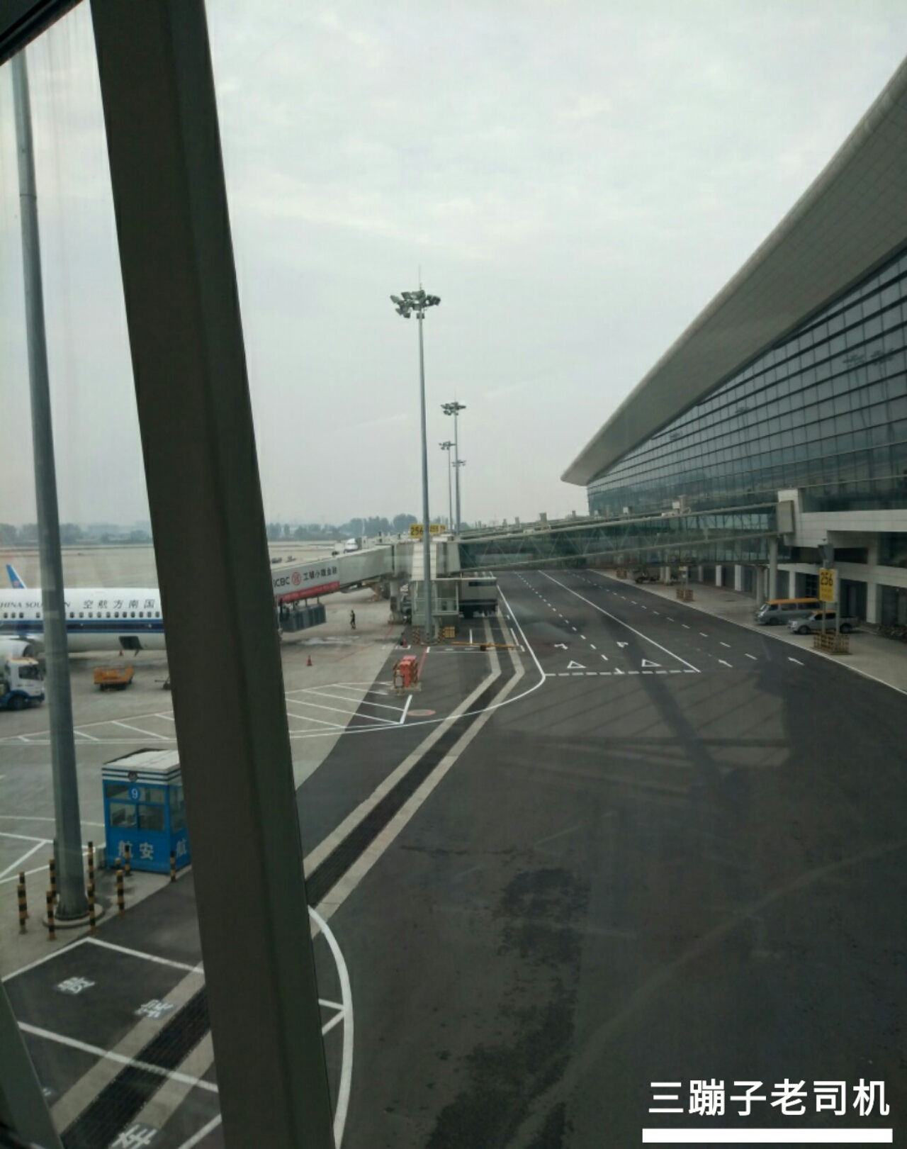 第一次坐飞机不尴尬乘机最全流程,第一次坐飞机详细流程需要带什么