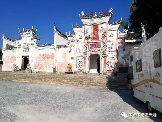 开着房车去遛娃,开着房车带狗狗出去玩