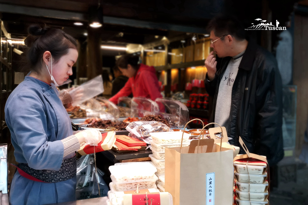 三星galaxyc8港版,三星galaxyc8像素