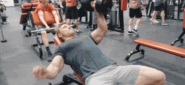 上斜哑铃飞鸟练得到胸部上中缝吗,用哑铃锻炼胸肌中缝最有效的方法