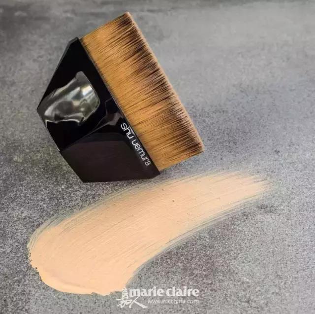 就用30块钱狂收当季爆款彩妆，“带货”女王们的梳妆台超魔性！