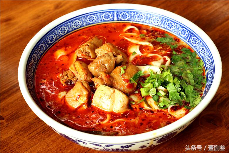 这么偏僻的位置开烩面馆，刚开俩月想吃就要排队，啥情况