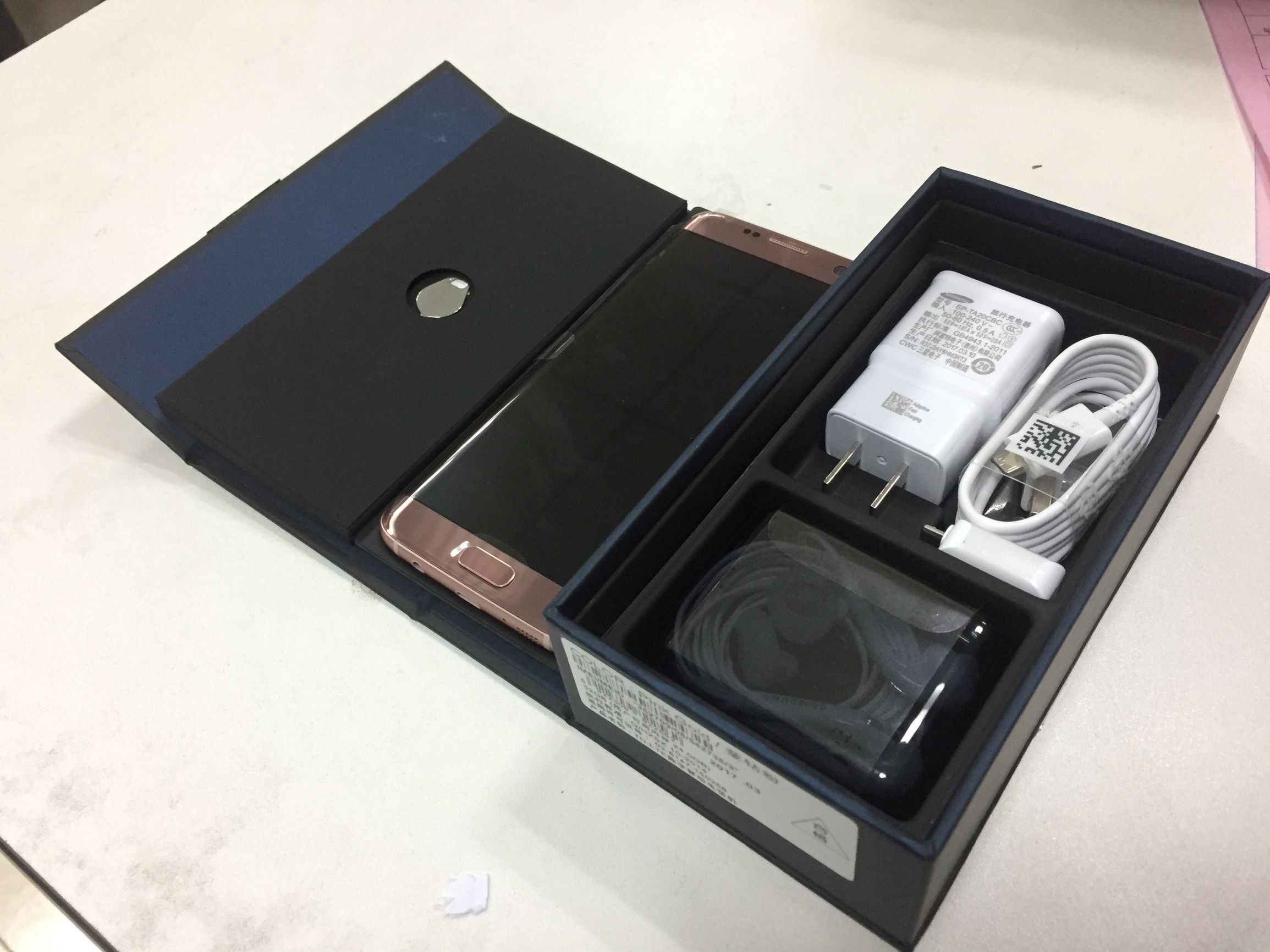 三星s7edge荧光粉,二手三星s7edge值得购买吗