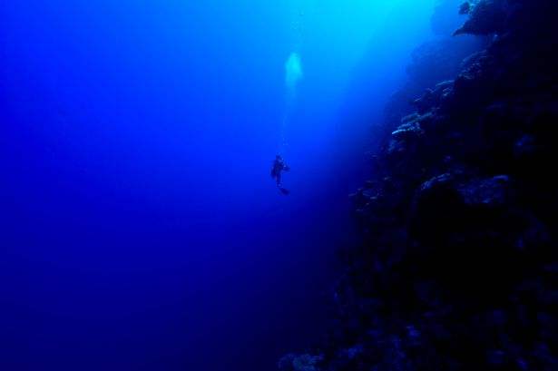 马里亚纳海沟最低点图片,地球最低点马里亚纳海沟图片