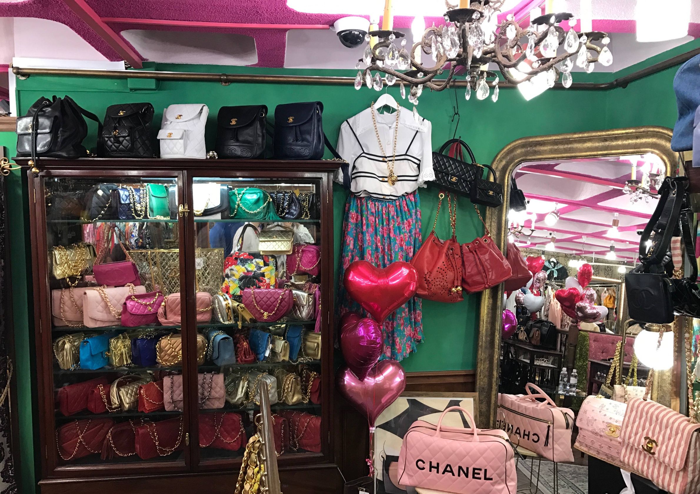 大学刚毕业2万左右二手车,卖lv一个月能赚多少钱