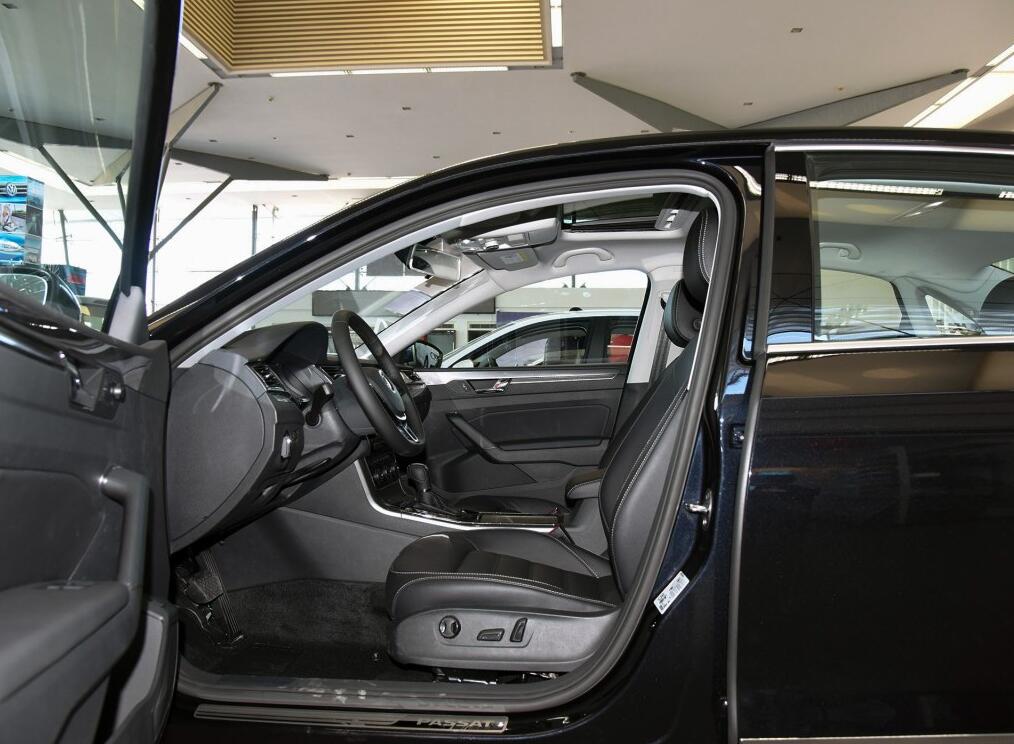 2017款帕萨特尊荣版中控按键功能,帕萨特330尊荣版是无钥匙启动吗