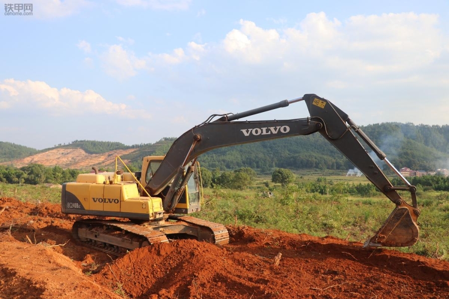 买台挖掘机一年能赚钱吗,沃尔沃挖掘机翻新修复全过程