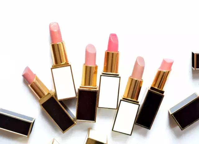 吴昕晒满满一箱的大牌口红，却被何穗一张图秒杀！