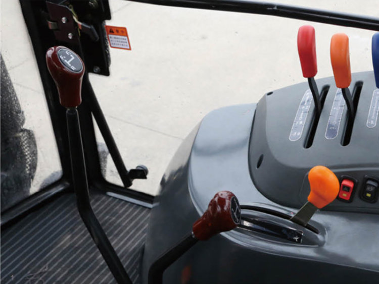 十万左右拖拉机,1404拖拉机优缺点