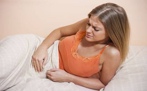 每次大姨妈痛得厉害怎么办,月经第一天痛经严重是什么原因