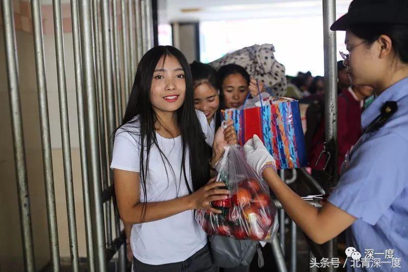 全中国最便宜的火车：票价2元起22年未涨，山羊和鸡群都能上车