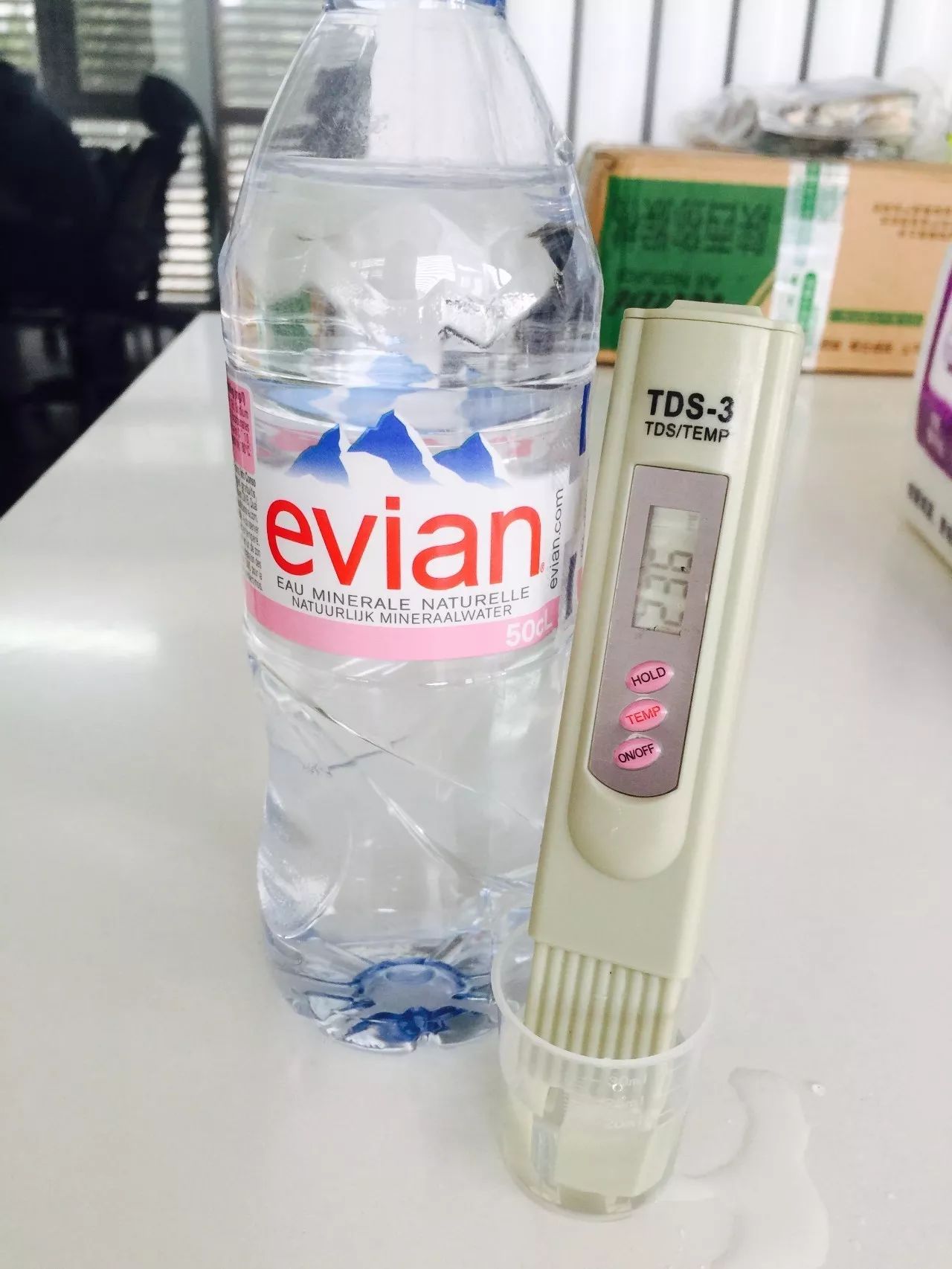 依云矿泉水和农夫山泉哪种好,依云矿泉水跟农夫山泉有啥区别