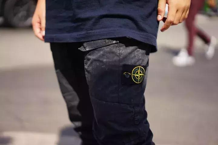 可能你手上的Supreme正是来自美国10几岁排队*党**!