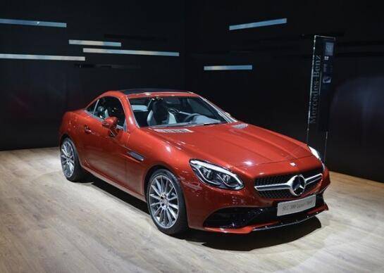 金秋红叶来袭，你的硬顶敞篷小跑准备好了吗？