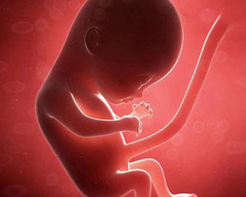 宝宝白天睡觉晚上不睡民间方法,宝宝白天睡觉不醒不吃奶怎么办