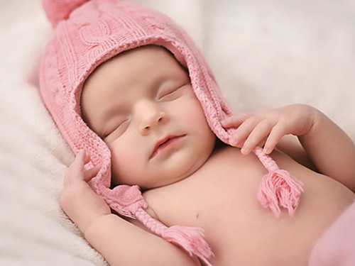 宝宝白天睡觉晚上不睡民间方法,宝宝白天睡觉不醒不吃奶怎么办