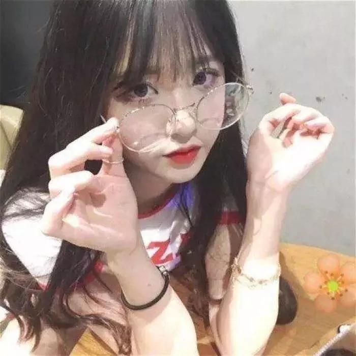 时尚的人戴什么眼镜好,时髦的人都在穿些啥