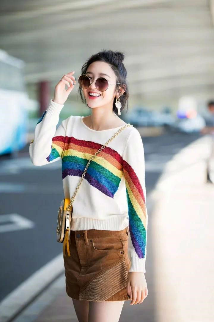 复古面料搭配流行元素,复古面料崛起穿出摩登年代感