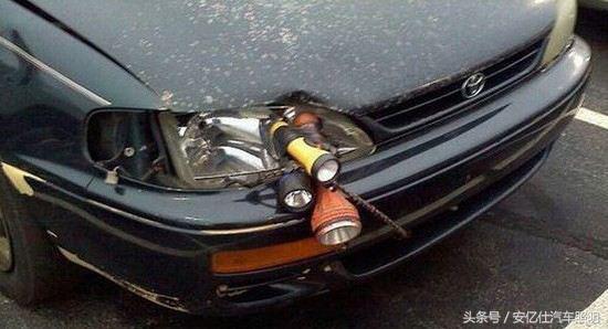 开车半路灯不亮了怎么办,车开半路突然就没电了