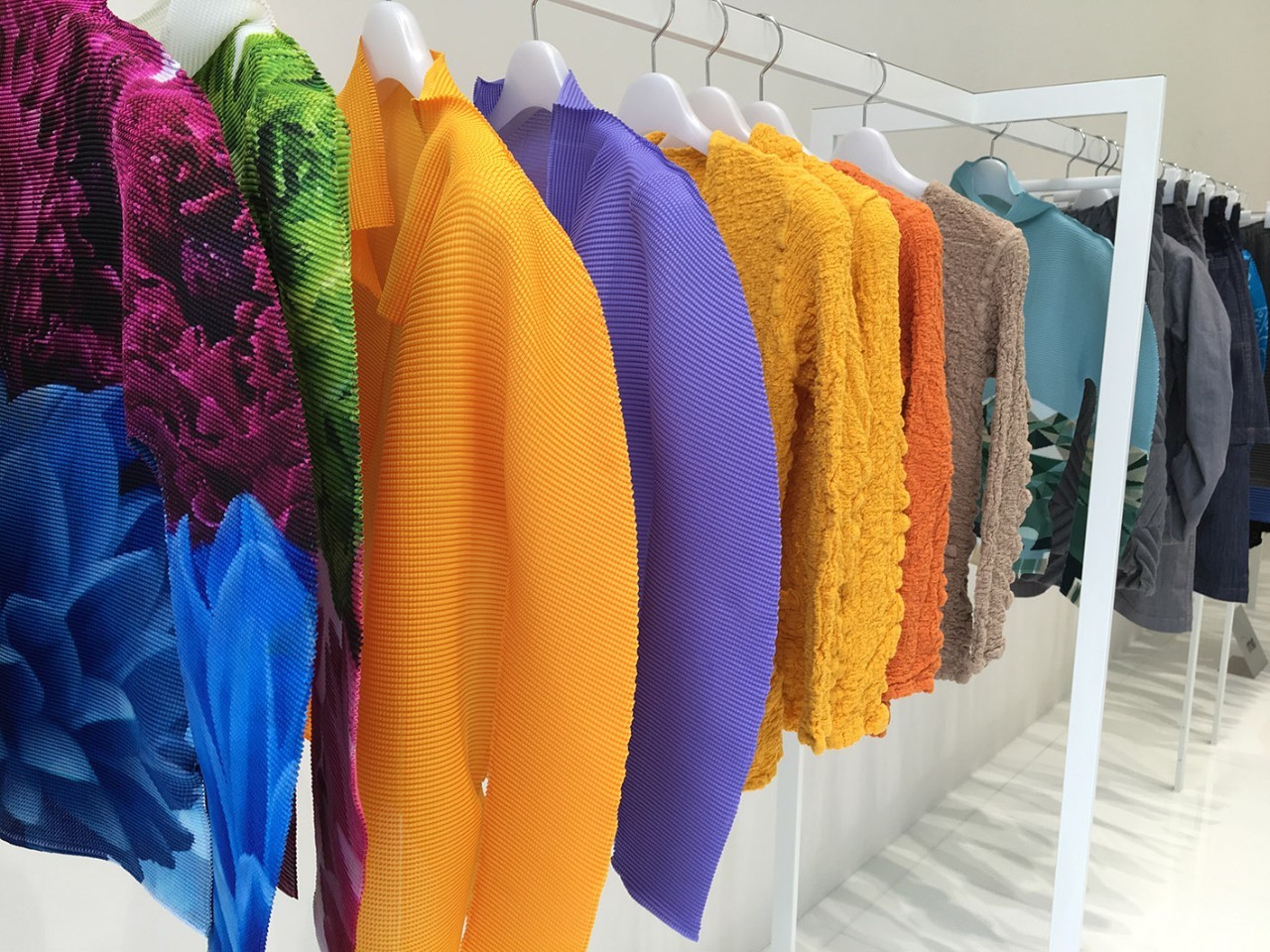 逛三宅一生,三宅一生西装搭配牛仔裤