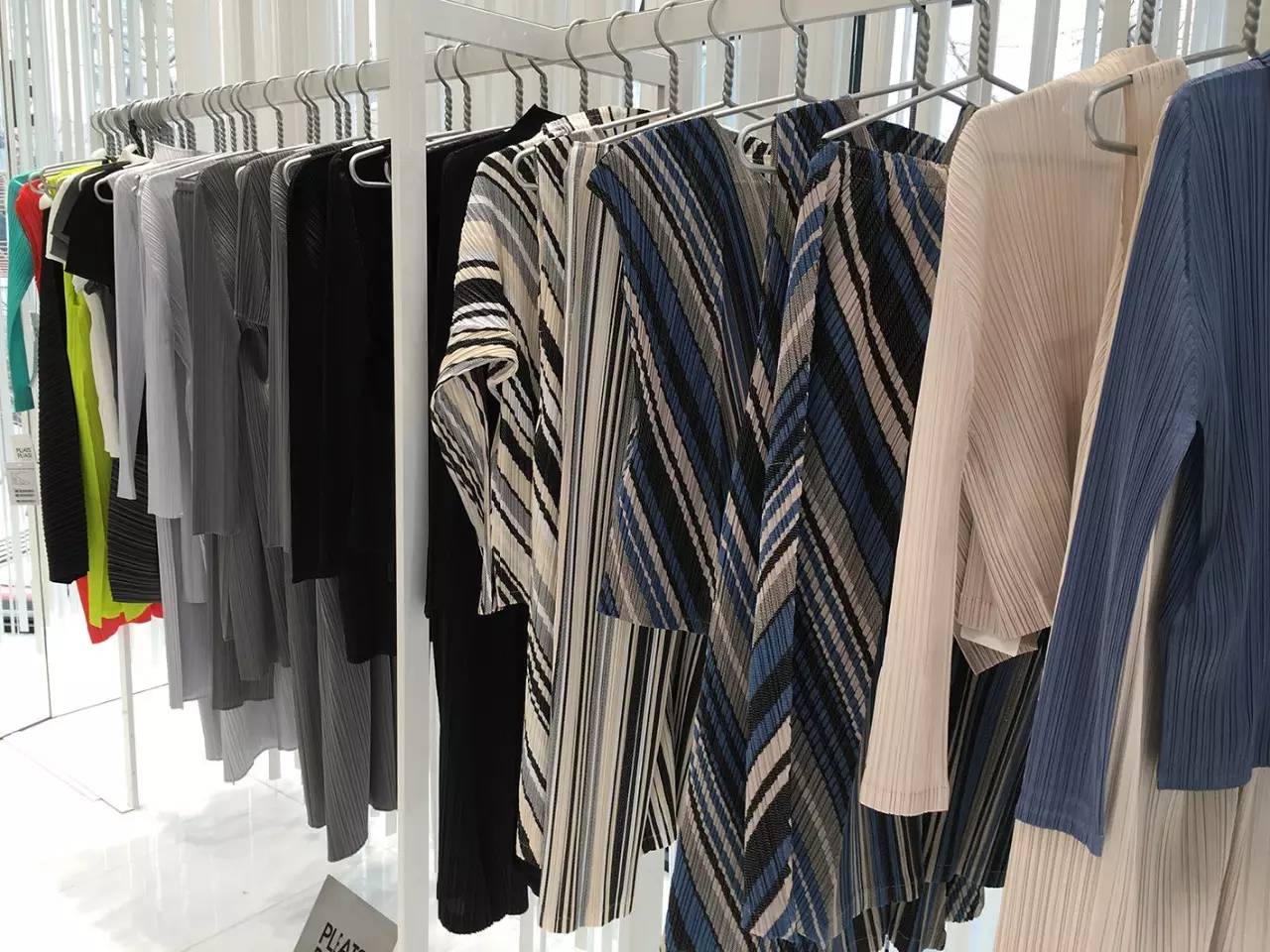 逛三宅一生,三宅一生西装搭配牛仔裤