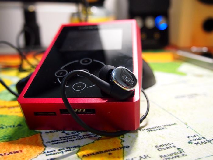 AKGN40圈铁入耳式运动耳塞听后感：可换线模式、生而不凡