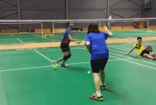 羽毛球双打封网,双打没有封网意识不会轮转怎么办