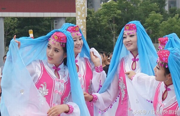 56种民族传统服饰在一起,五十六个民族服饰你更喜欢哪个