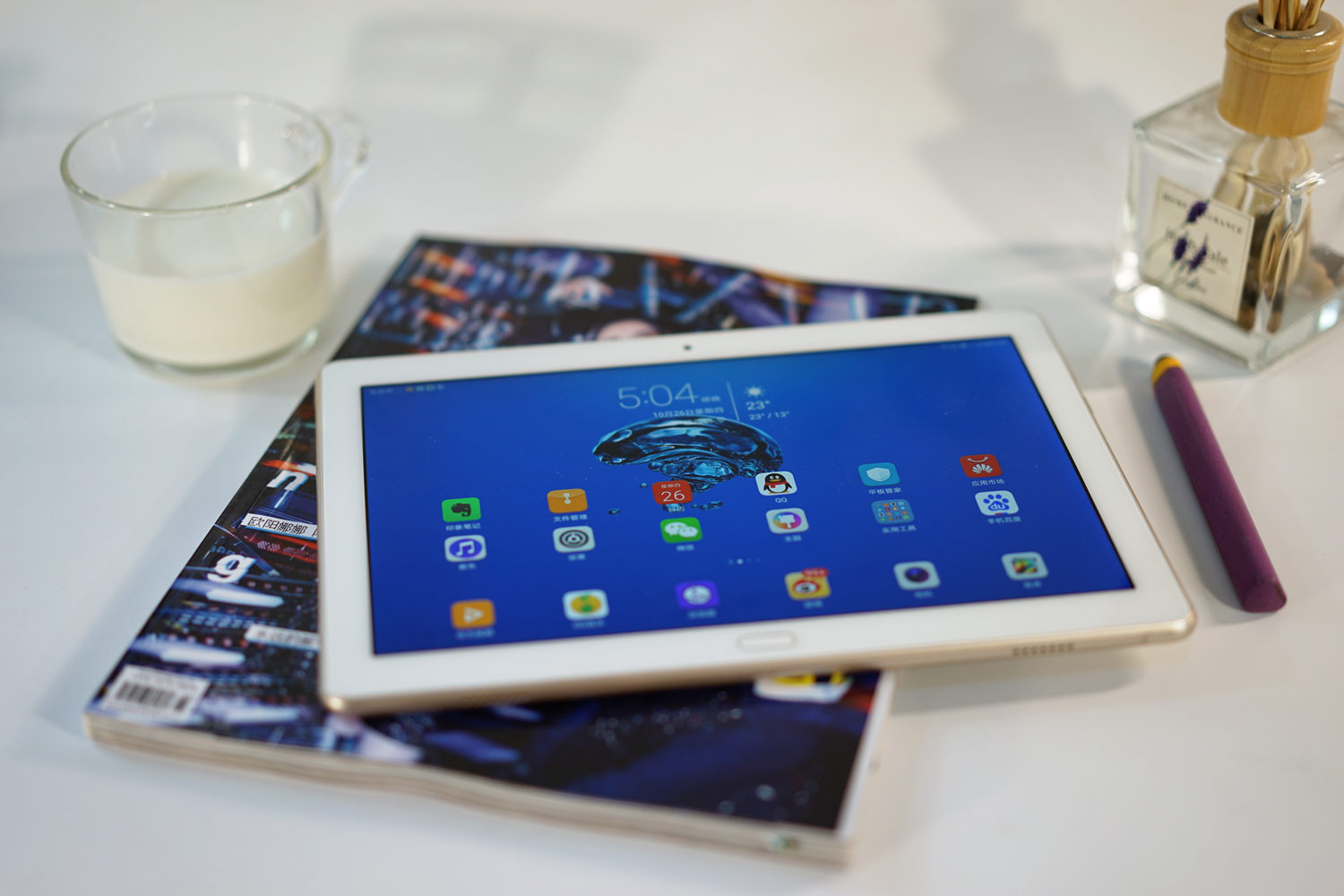 荣耀waterplay平板防水测试,荣耀waterplay8寸平板玩游戏