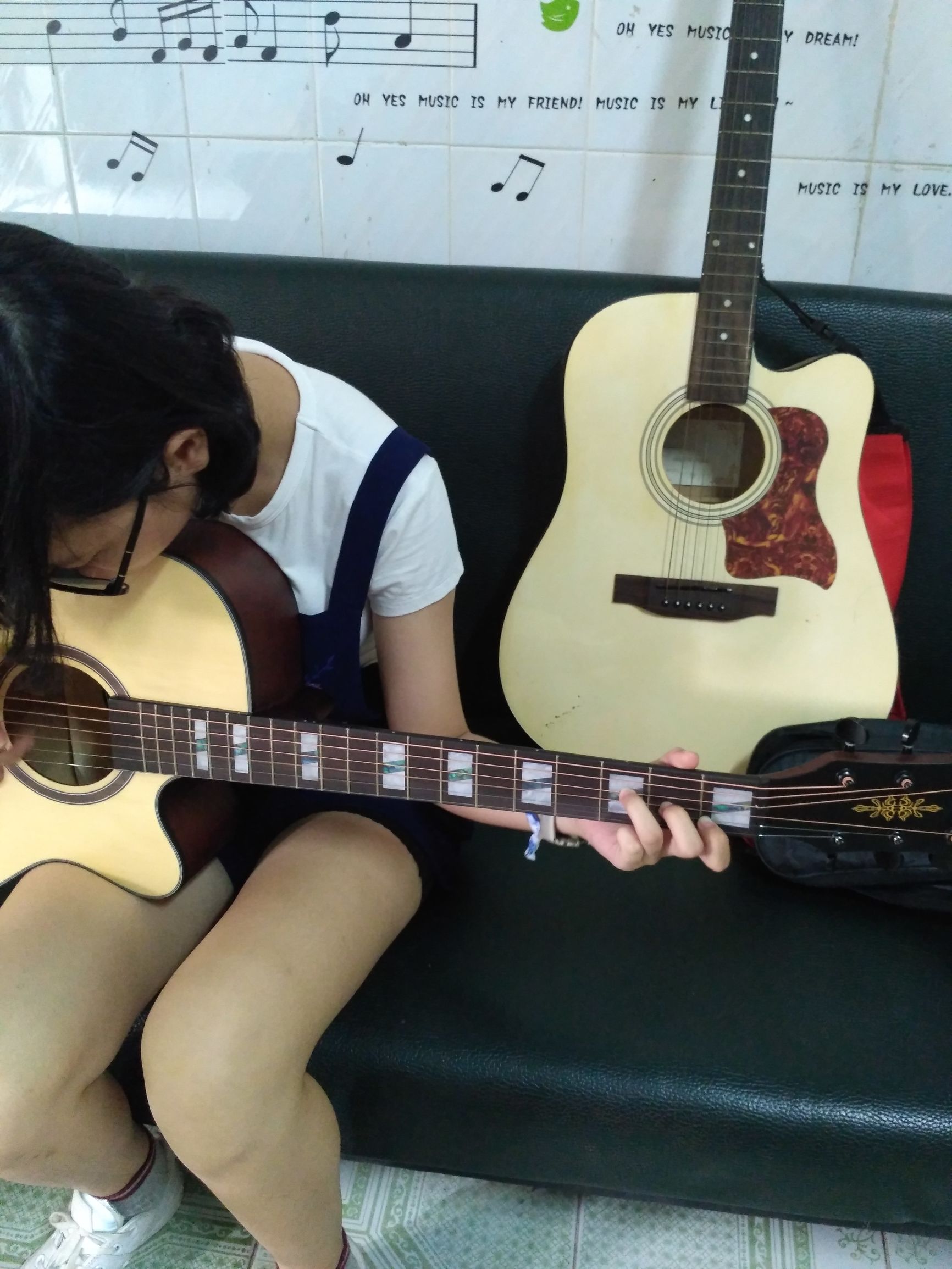 新手吉他购买推荐单板还是合板,购买吉他如何挑选