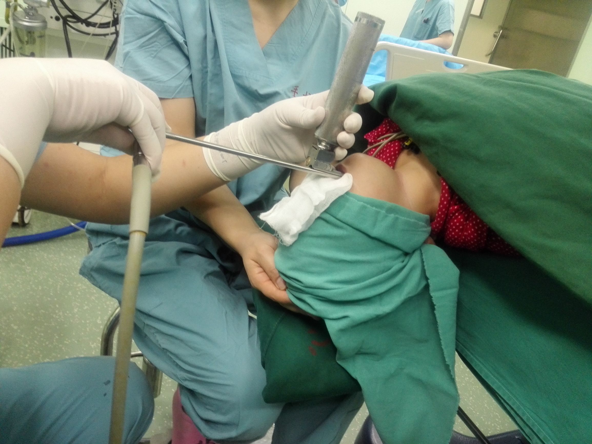 孩子呛着怎么办,孩子呛着了怎么办