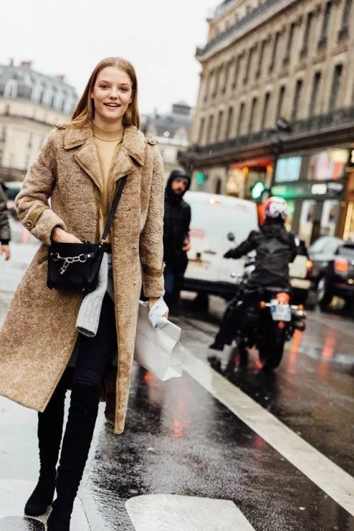 “大衣是女人的第一藏身所”