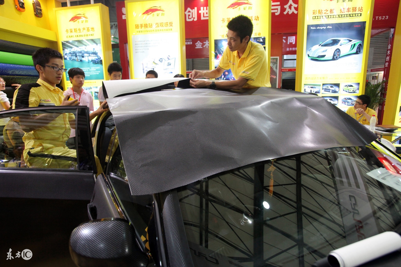 车贴膜车窗边有气泡自己怎么处理,车贴膜有小白点气泡正常吗