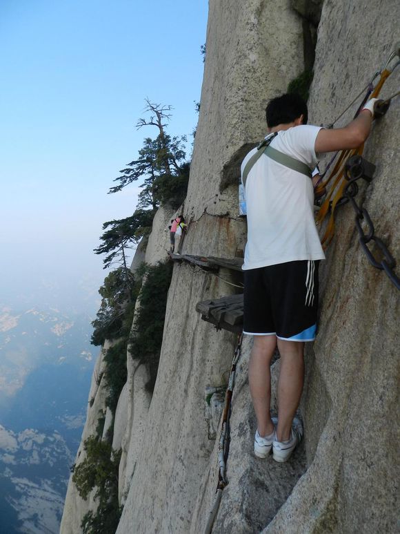 最吓人的十大旅游景点中国,玉屏山玻璃栈道特效吓人视频