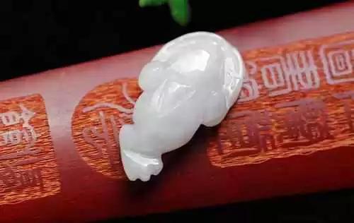 介绍各种和田玉雕件寓意的视频,和田玉雕刻有哪些知识讲究