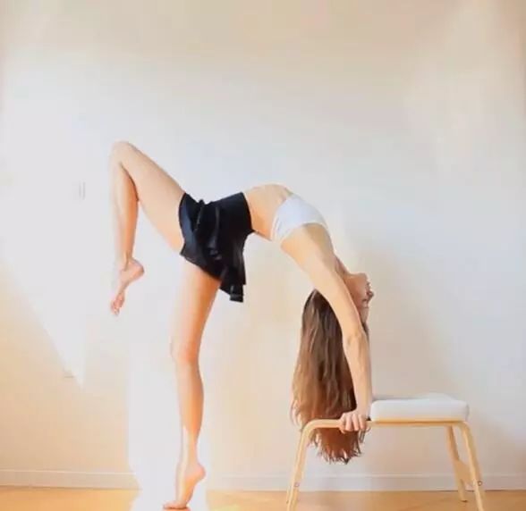 令人惊叹的瑜伽姿势,瑜伽轮式的呼吸