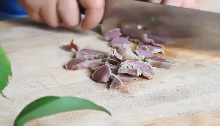 鸡心鸡肝鸡胗的凉拌家常做法,凉拌鸡胗看着就有食欲