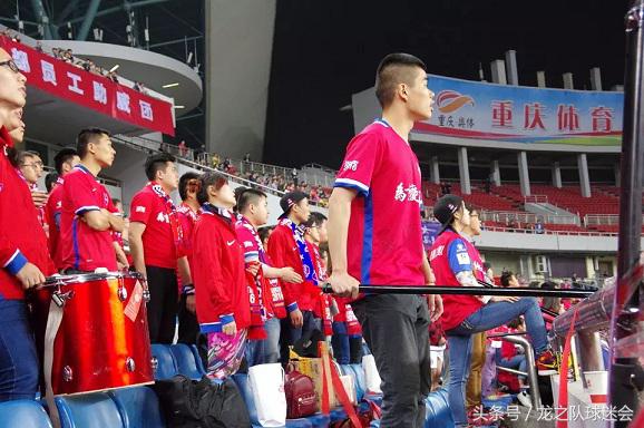 球迷故事：爱的方式千百种，我为力帆做海报