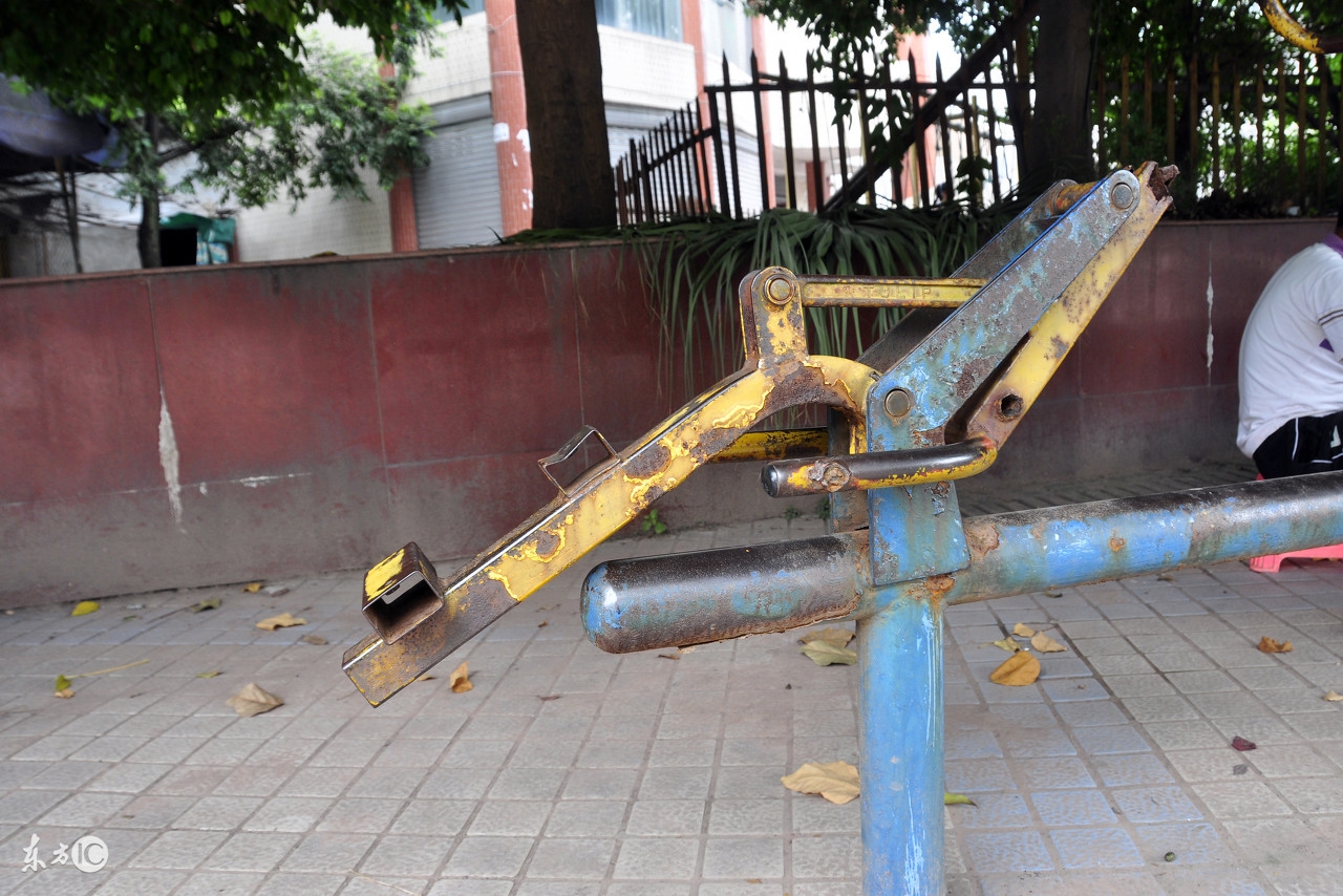 在小区健身器材受伤能起诉物业吧,以案说法维权是什么