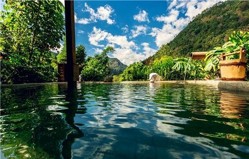 网咖如是说：腾冲热海有奇景有温度有美食想不火都难