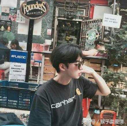 一个人在家无聊的时候你会干嘛呢,你独自在家里做过哪些奇葩事