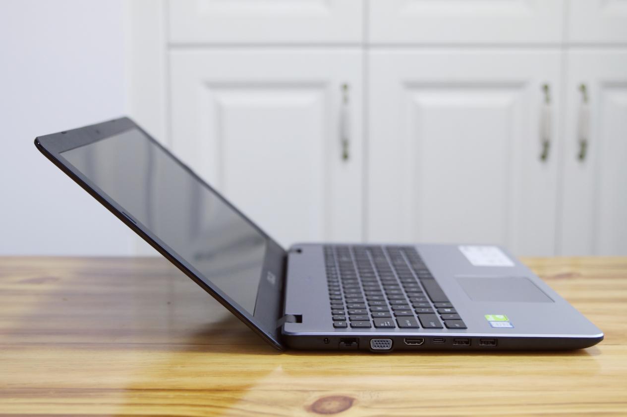 华硕笔记本fl8000u有光驱吗,华硕笔记本fl8000u屏幕