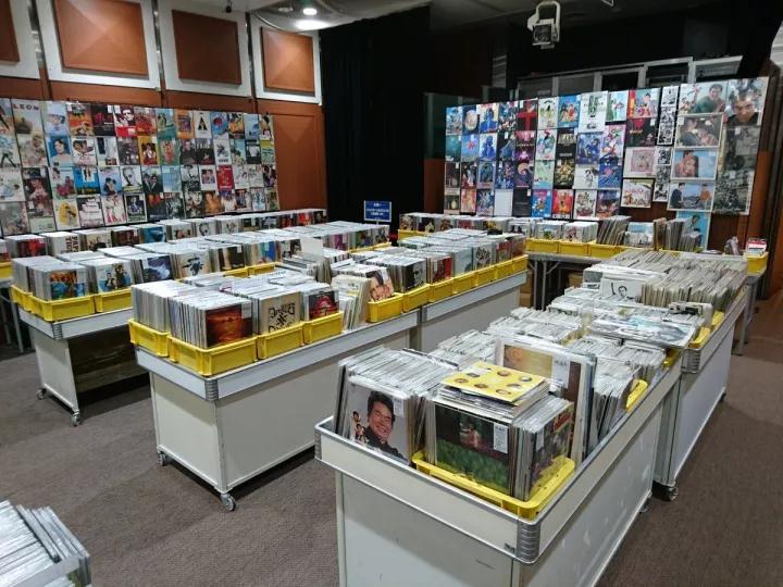 鏃ユ湰浜屾墜鍚変粬鐞磋,涓滀含鍚変粬鐞磋