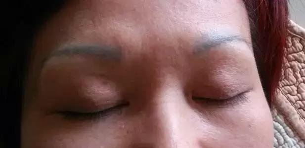 眉毛有点发蓝用什么颜色,眉毛做了两年还是很深发蓝