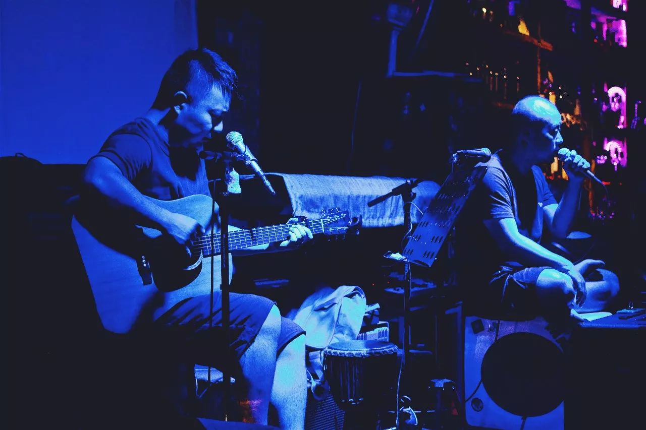 「火绳」索宏磊|他建了一座叫“35号民谣”的酒吧,成都人都知道