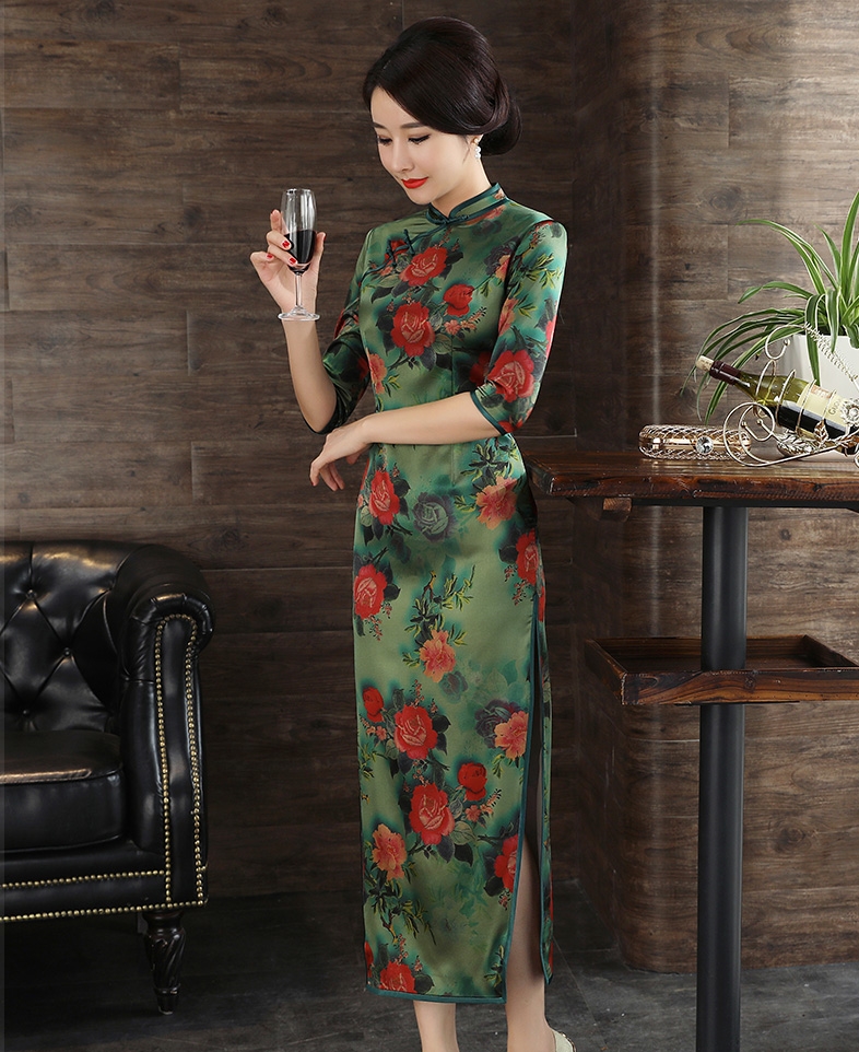 一袭旗袍显示柔美,真丝旗袍最能体现女人的优雅高贵