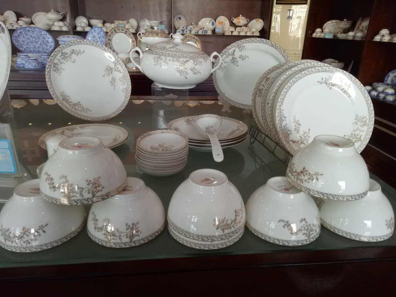 骨质瓷来源,骨质瓷谁发明的