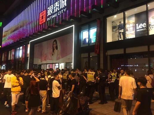 iPhoneX没让黄牛大赚同日预约美图M8s美少女战士版却身价暴涨